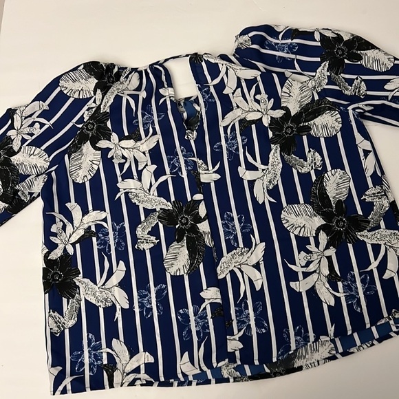 Japna Hand Made with Cold Shoulder Bell Sleeve Blouse Size Medium - Picture 6 of 8